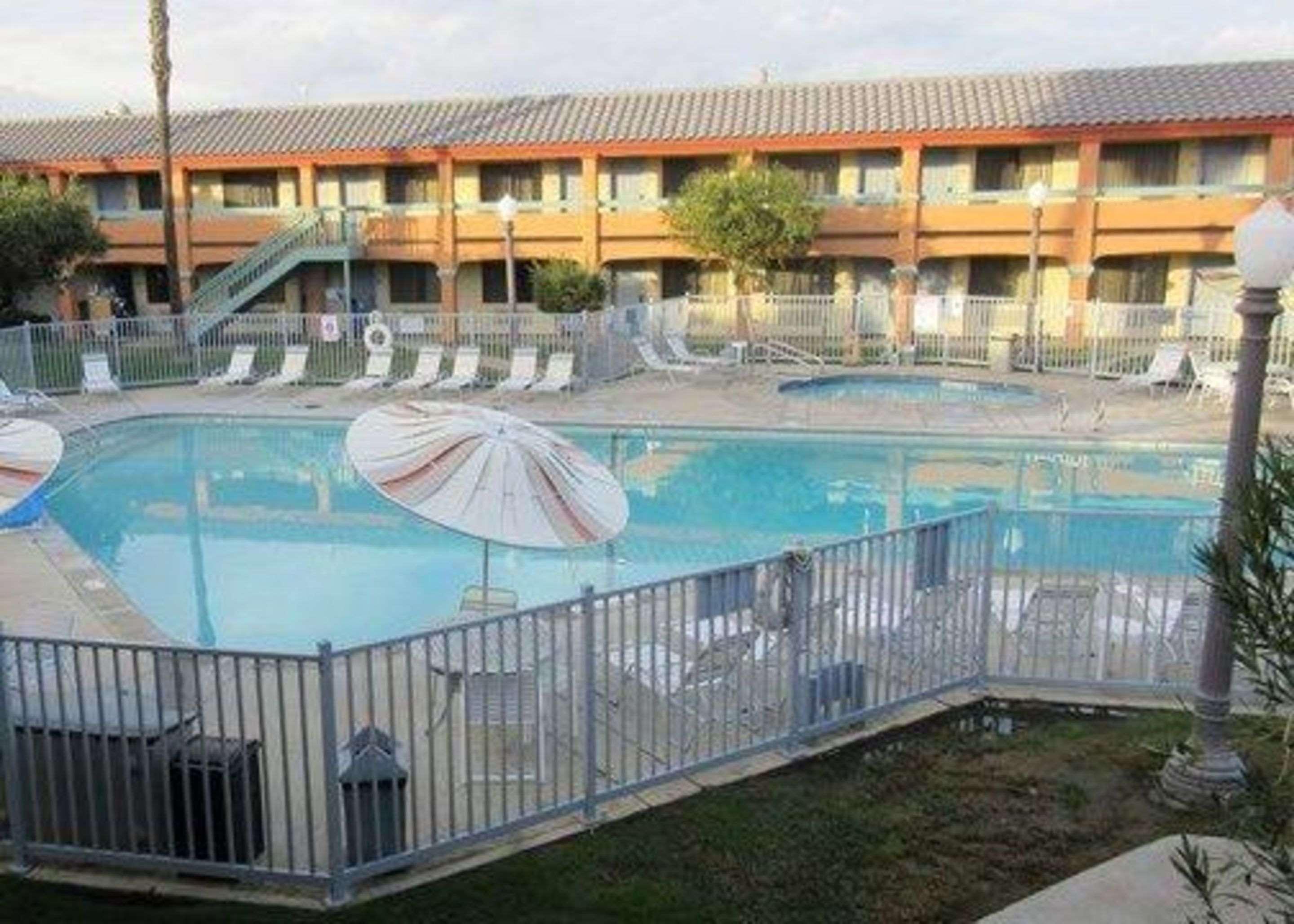 Spark By Hilton Santa Nella Zewnętrze zdjęcie