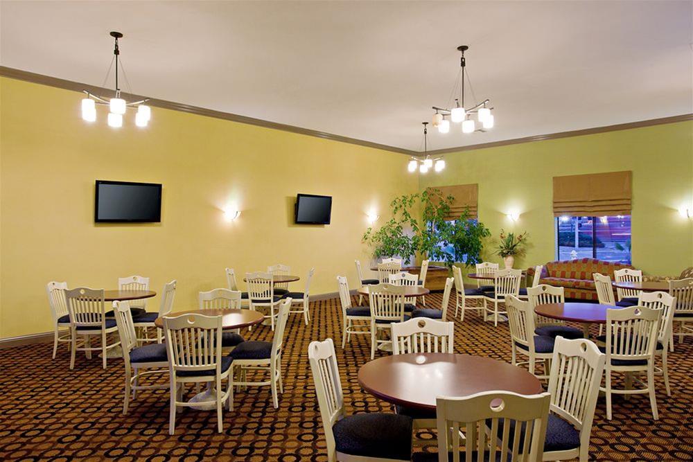 Spark By Hilton Santa Nella Zewnętrze zdjęcie