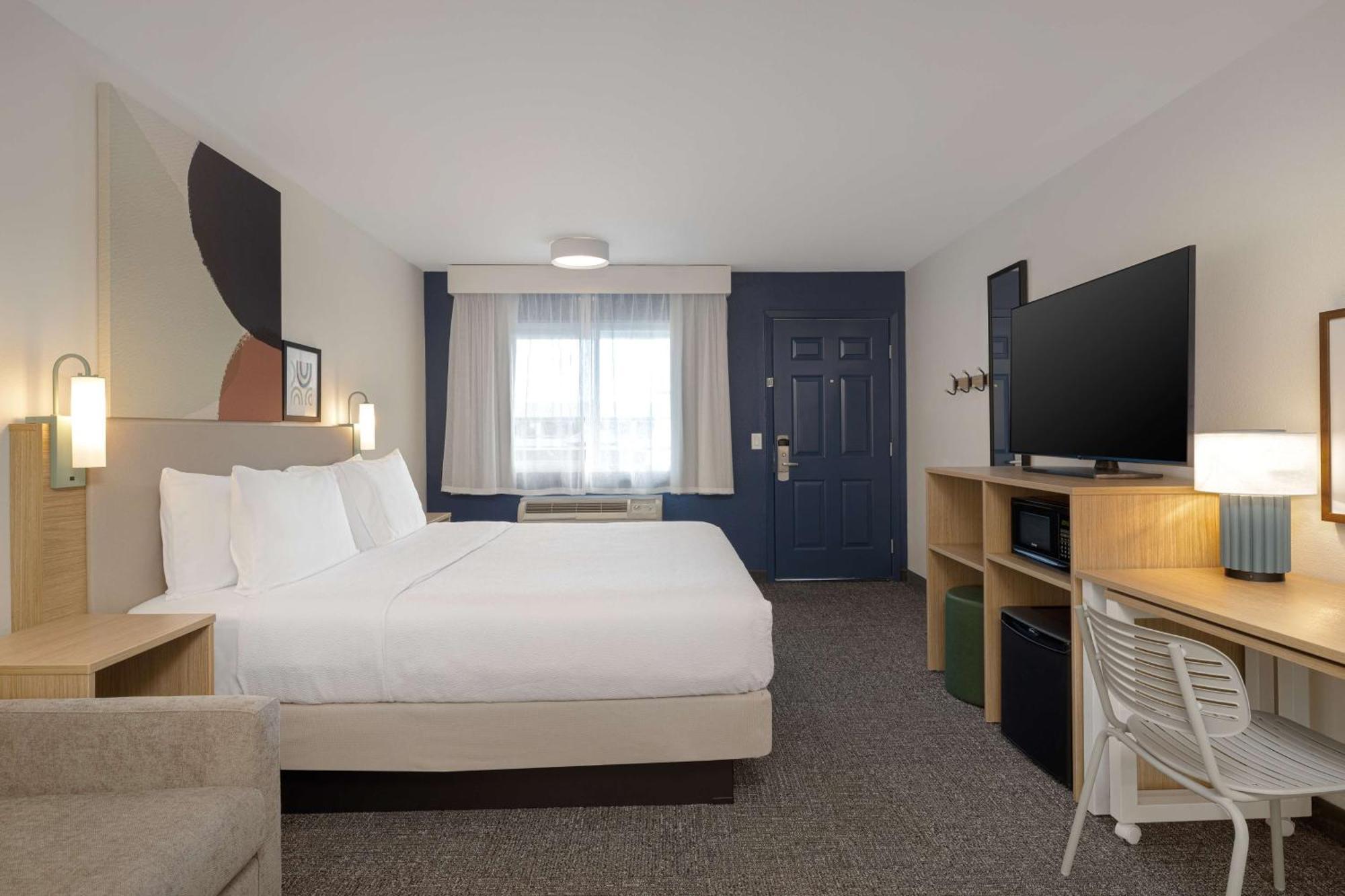 Spark By Hilton Santa Nella Zewnętrze zdjęcie