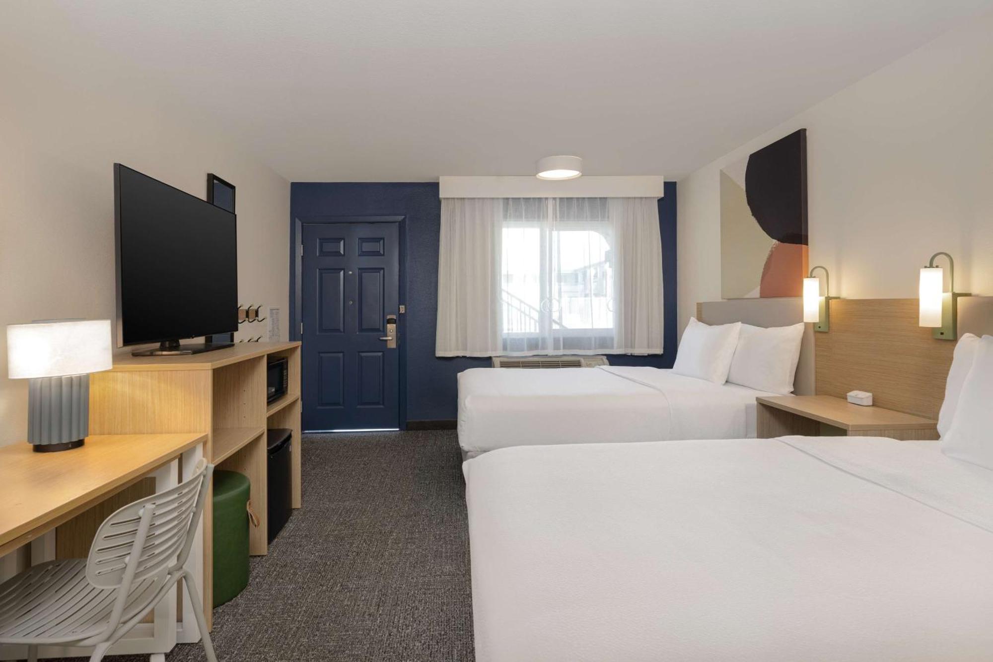 Spark By Hilton Santa Nella Zewnętrze zdjęcie