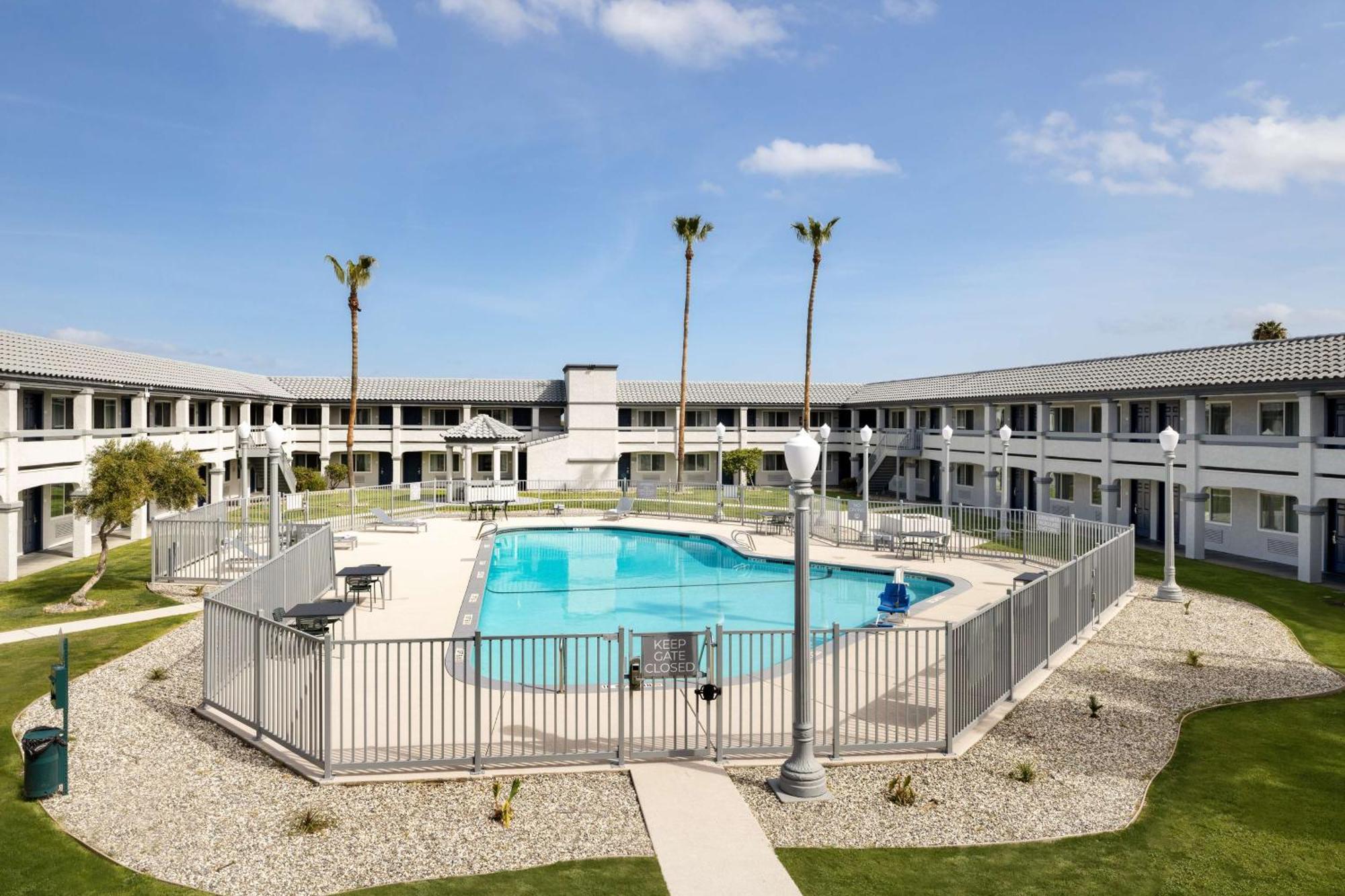 Spark By Hilton Santa Nella Zewnętrze zdjęcie
